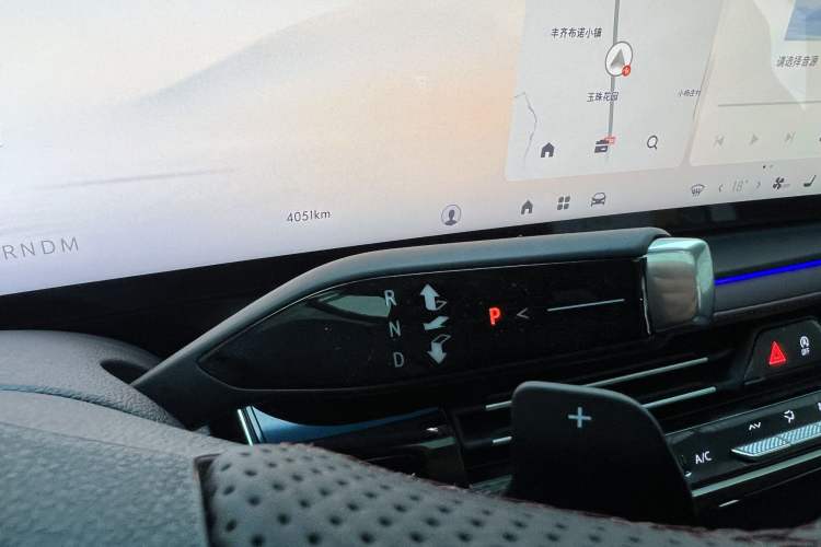 Used Buick Century 2025 2.0T Seven-Seater Yinshi Edition Odometer Close Up