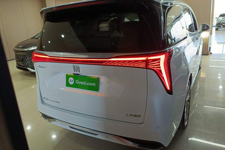 Used Buick Century 2025 2.0T Seven-Seater Yinshi Edition Rear