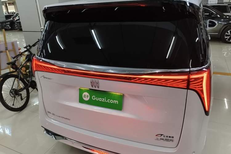 Used Buick Century 2025 2.0T Six-Seater YinShi Edition Rear