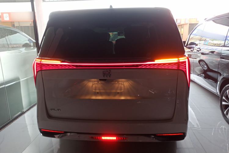Used Buick Century 2025 2.0T Six-Seater YinShi Edition Rear