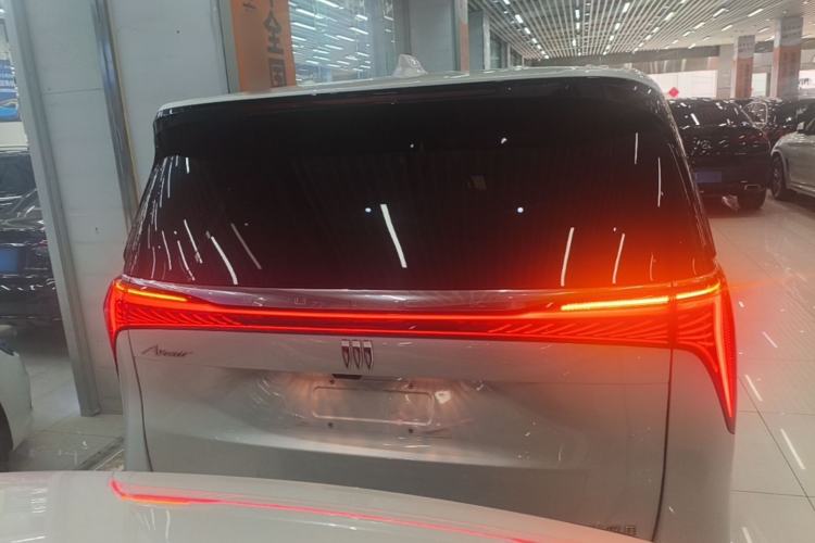 Used Buick Century 2025 2.0T Seven-Seater Yinshi Edition Rear