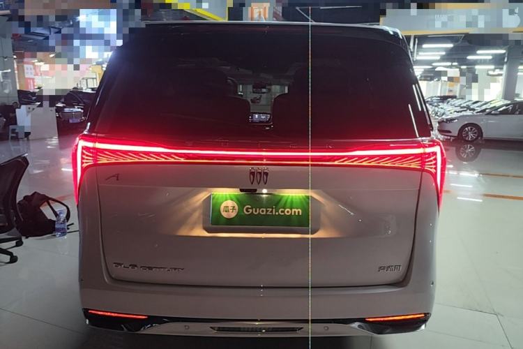 Used Buick Century 2025 2.0T Six-Seater YinShi Edition Rear