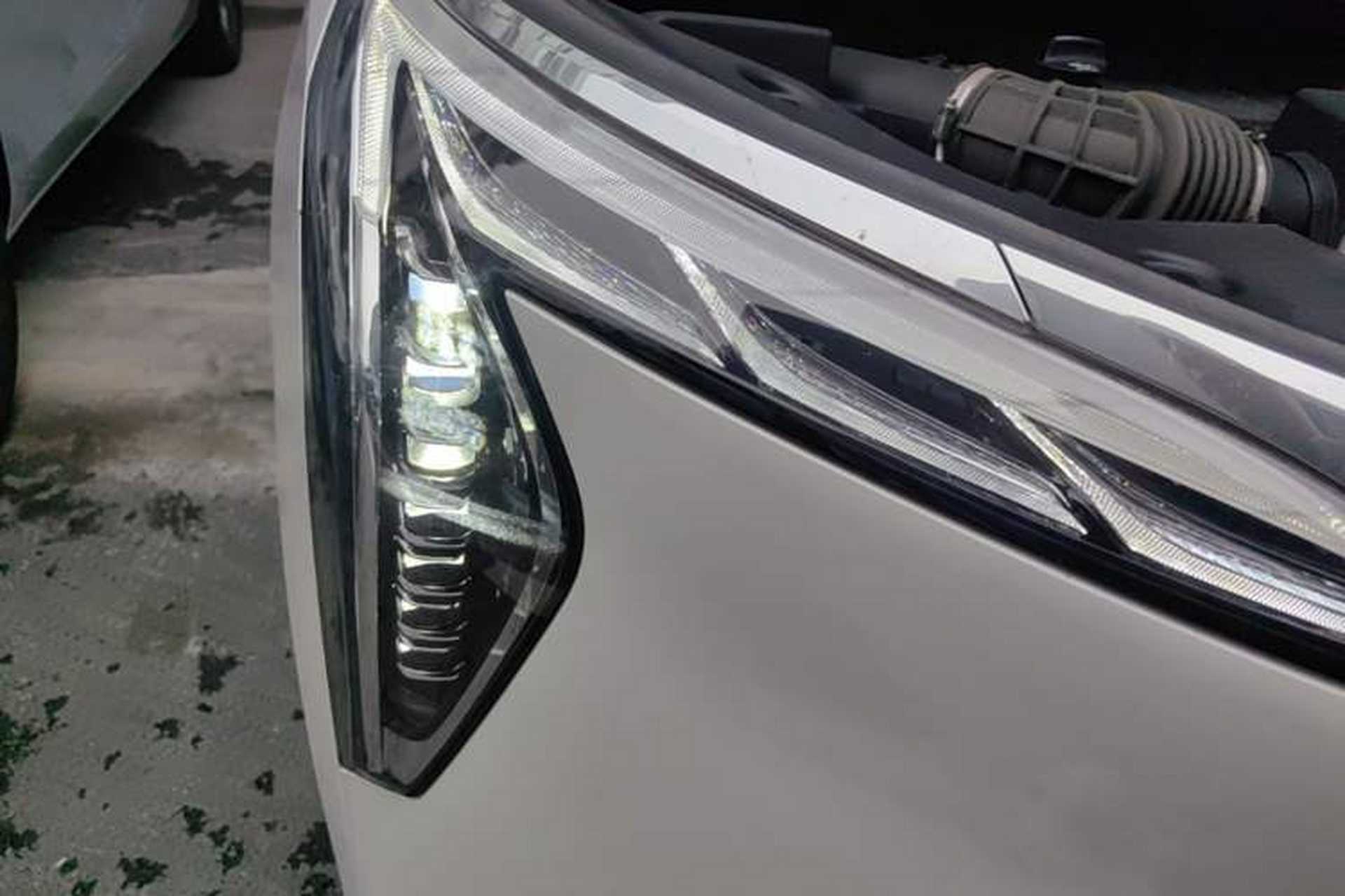 Used Buick Century 2025 2.0T Seven-Seater Yinshi Edition Right Front Headlight