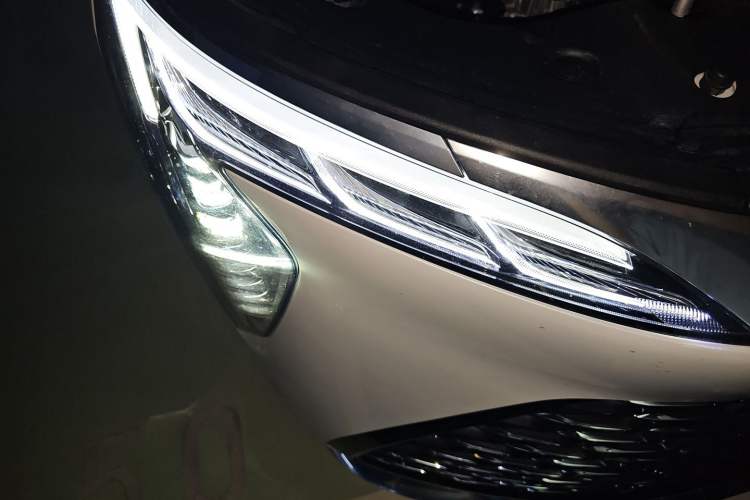 Used Buick Century 2025 2.0T Seven-Seater Yinshi Edition Right Front Headlight