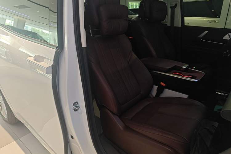 Used Buick Century 2025 2.0T Six-Seater YinShi Edition Right Front Seat