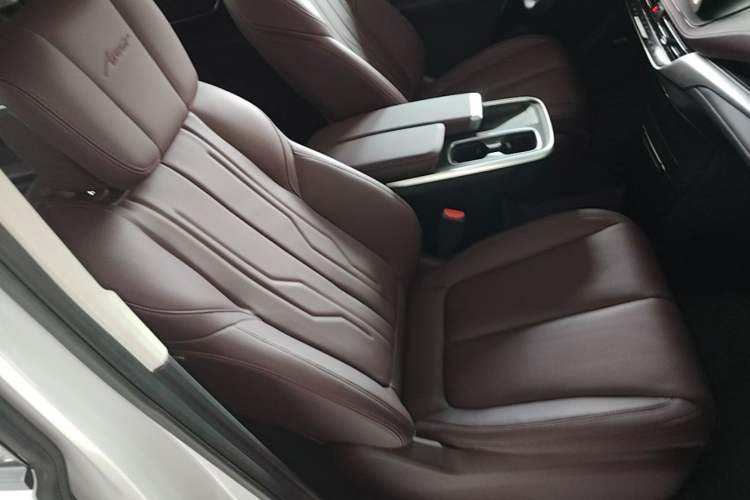 Used Buick Century 2025 2.0T Seven-Seater Yinshi Edition Right Front Seat