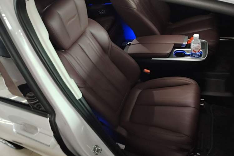 Used Buick Century 2025 2.0T Six-Seater YinShi Edition Right Front Seat