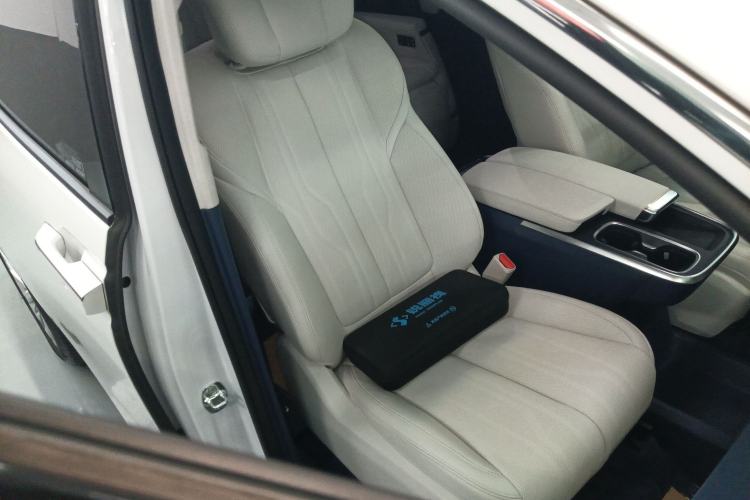 Used Buick Century 2025 2.0T Seven-Seater Yinshi Edition Right Front Seat
