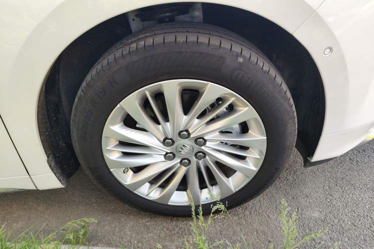 Used Buick Century 2025 2.0T Seven-Seater Yinshi Edition Right Front Wheel Hub