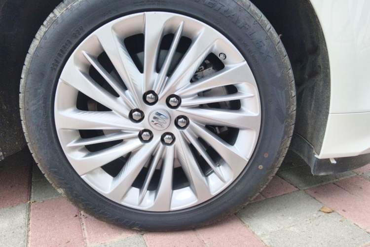 Used Buick Century 2025 2.0T Six-Seater YinShi Edition Right Front Wheel Hub