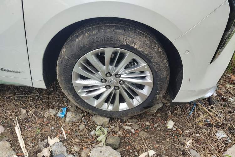 Used Buick Century 2025 2.0T Seven-Seater Yinshi Edition Right Front Wheel Hub