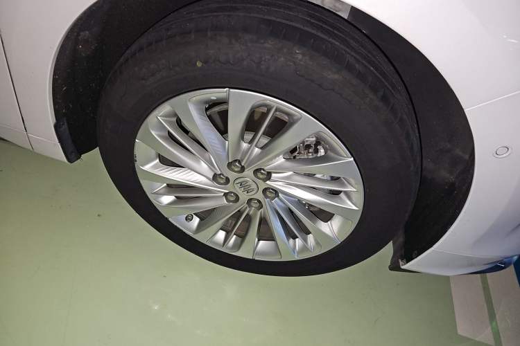 Used Buick Century 2025 2.0T Seven-Seater Yinshi Edition Right Front Wheel Hub