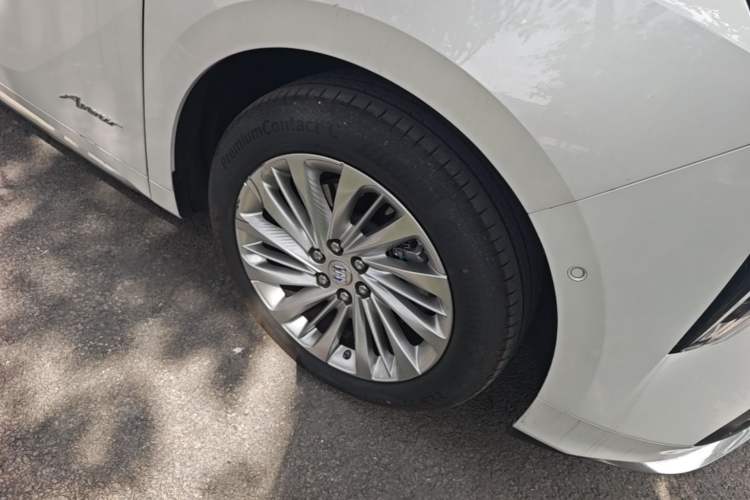 Used Buick Century 2025 2.0T Seven-Seater Yinshi Edition Right Front Wheel Hub