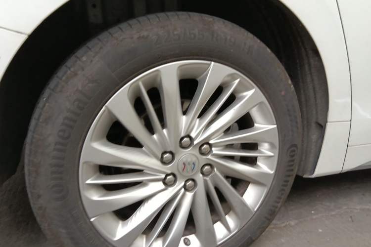 Used Buick Century 2025 2.0T Six-Seater YinShi Edition Right Front Wheel Hub