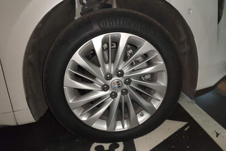 Used Buick Century 2025 2.0T Seven-Seater Yinshi Edition Right Front Wheel Hub