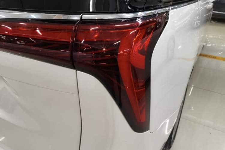 Used Buick Century 2025 2.0T Six-Seater YinShi Edition Right Rear Taillight