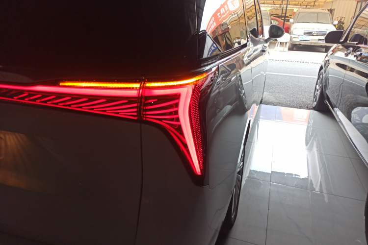 Used Buick Century 2025 2.0T Six-Seater YinShi Edition Right Rear Taillight