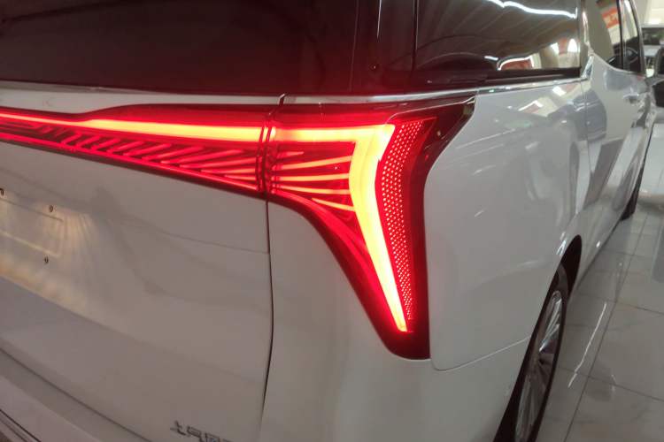 Used Buick Century 2025 2.0T Six-Seater YinShi Edition Right Rear Taillight