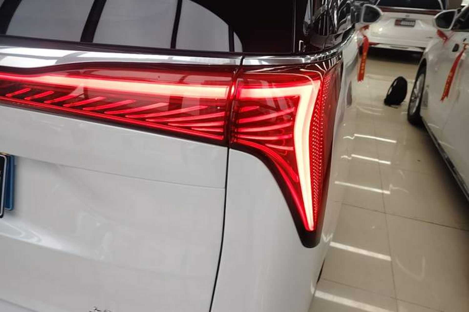 Used Buick Century 2025 2.0T Seven-Seater Yinshi Edition Right Rear Taillight