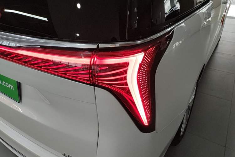 Used Buick Century 2025 2.0T Six-Seater YinShi Edition Right Rear Taillight