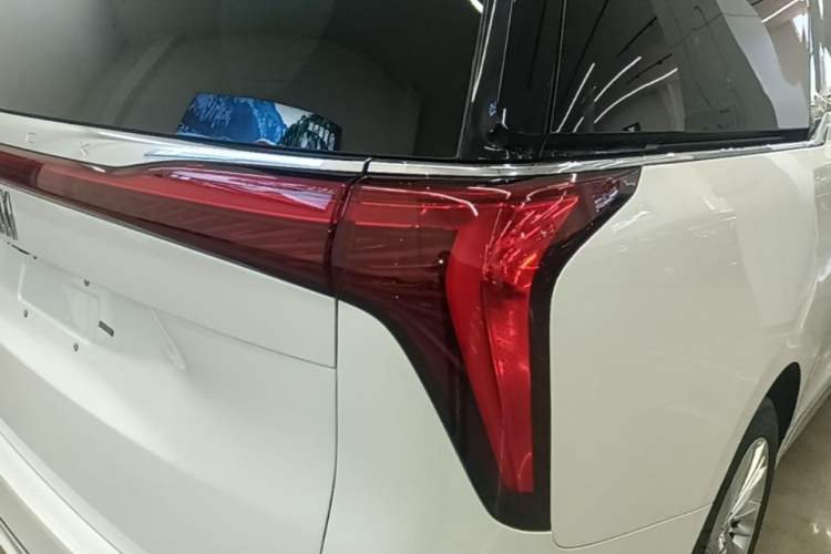Used Buick Century 2025 2.0T Six-Seater YinShi Edition Right Rear Taillight