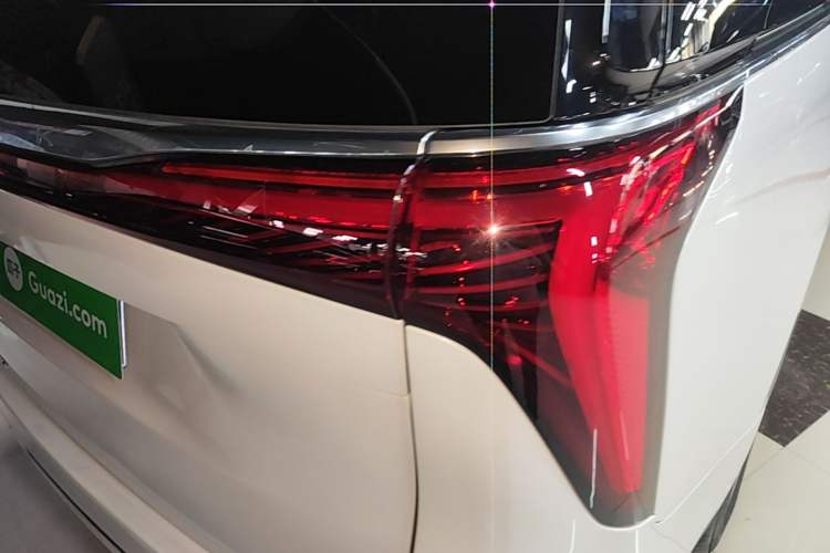 Used Buick Century 2025 2.0T Six-Seater YinShi Edition Right Rear Taillight