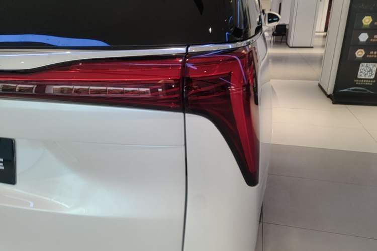 Used Buick Century 2025 2.0T Six-Seater YinShi Edition Right Rear Taillight