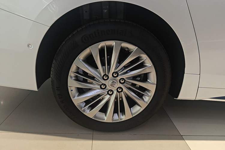 Used Buick Century 2025 2.0T Six-Seater YinShi Edition Right Rear Wheel Hub