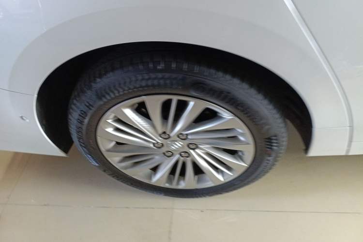Used Buick Century 2025 2.0T Seven-Seater Yinshi Edition Right Rear Wheel Hub