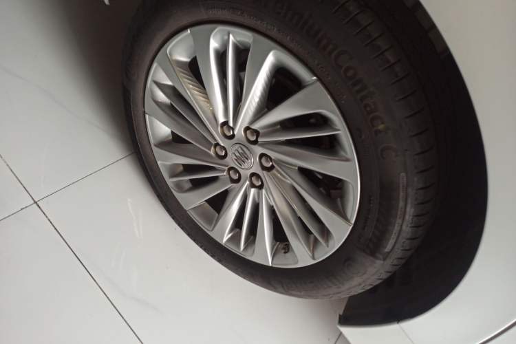 Used Buick Century 2025 2.0T Six-Seater YinShi Edition Right Rear Wheel Hub
