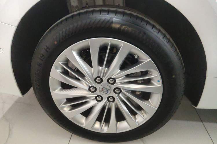 Used Buick Century 2025 2.0T Six-Seater YinShi Edition Right Rear Wheel Hub
