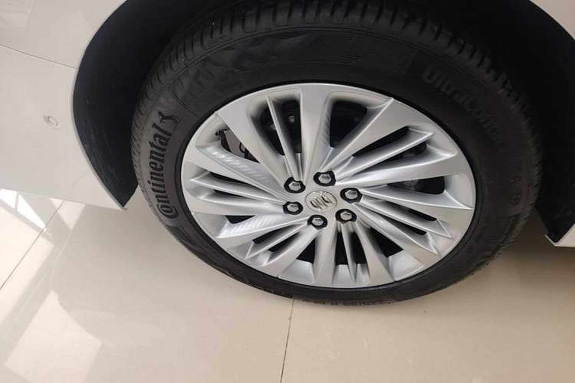 Used Buick Century 2025 2.0T Seven-Seater Yinshi Edition Right Rear Wheel Hub