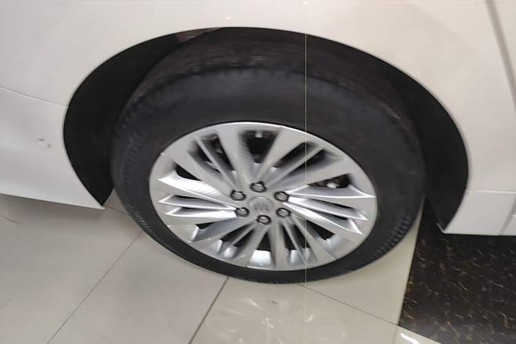 Used Buick Century 2025 2.0T Six-Seater YinShi Edition Right Rear Wheel Hub