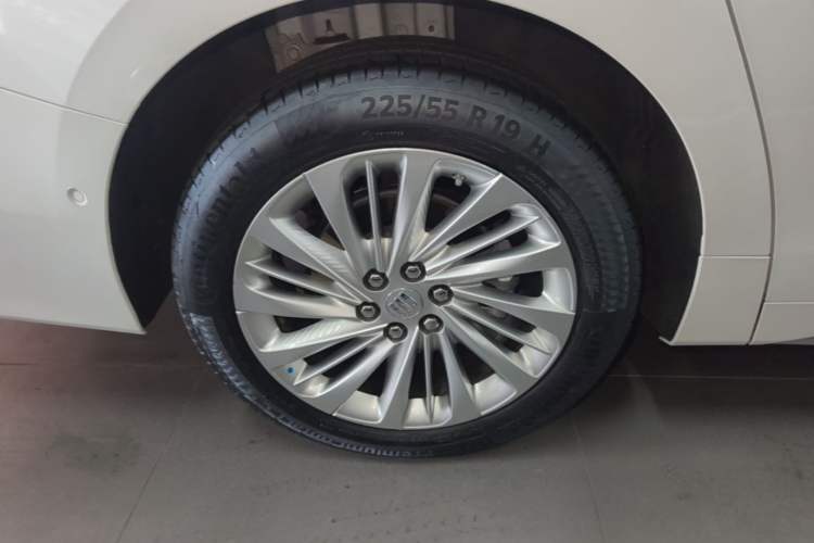 Used Buick Century 2025 2.0T Six-Seater YinShi Edition Right Rear Wheel Hub