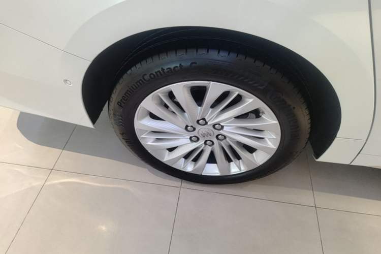 Used Buick Century 2025 2.0T Six-Seater YinShi Edition Right Rear Wheel Hub