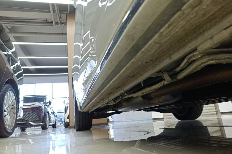 Used Buick Century 2025 2.0T Seven-Seater Yinshi Edition Right Side Sill