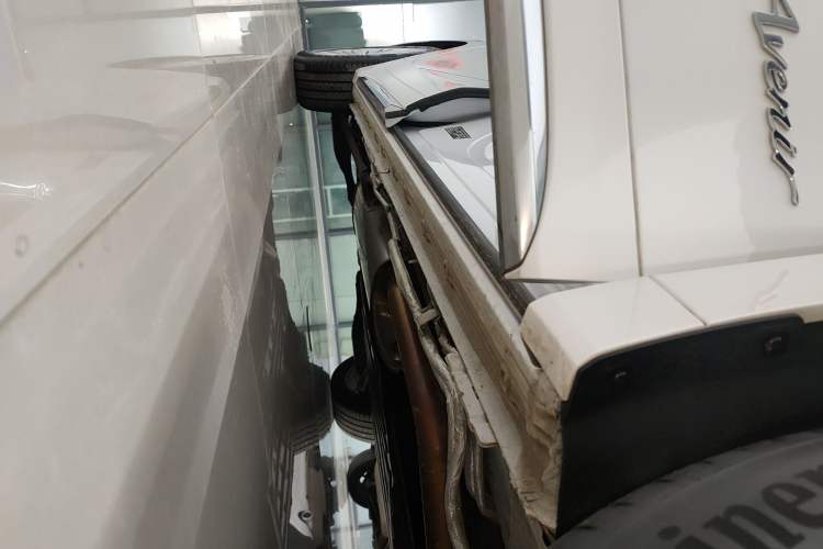Used Buick Century 2025 2.0T Seven-Seater Yinshi Edition Right Side Sill