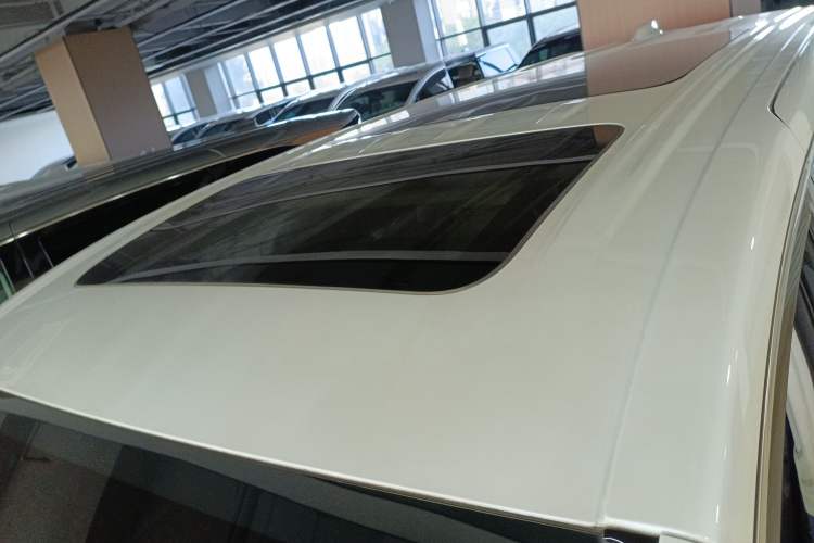 Used Buick Century 2025 2.0T Seven-Seater Yinshi Edition Roof