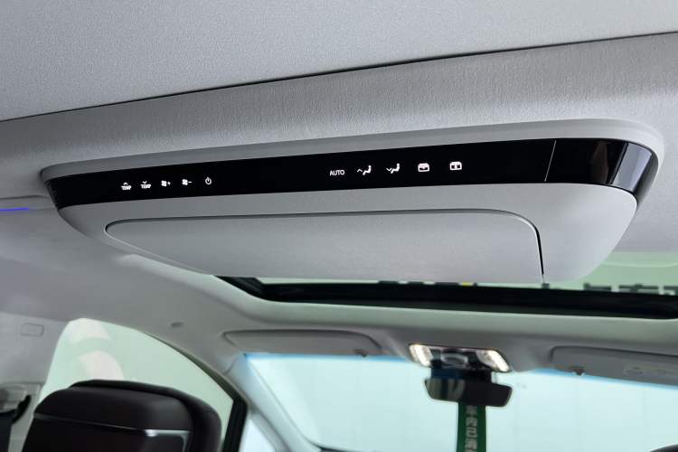 Used Buick Century 2025 2.0T Seven-Seater Yinshi Edition Roof