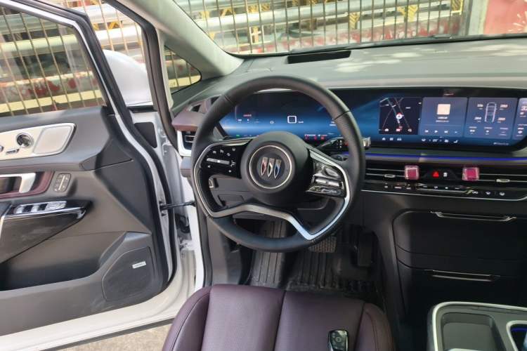 Used Buick Century 2025 2.0T Seven-Seater Yinshi Edition Steering Wheel
