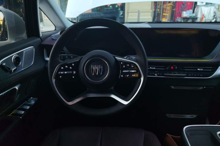 Used Buick Century 2025 2.0T Seven-Seater Yinshi Edition Steering Wheel