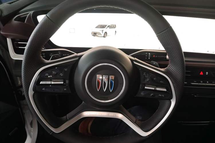 Used Buick Century 2025 2.0T Seven-Seater Yinshi Edition Steering Wheel