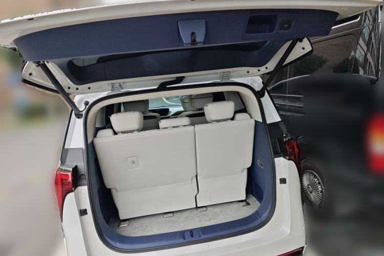 Used Buick Century 2025 2.0T Seven-Seater Yinshi Edition Trunk