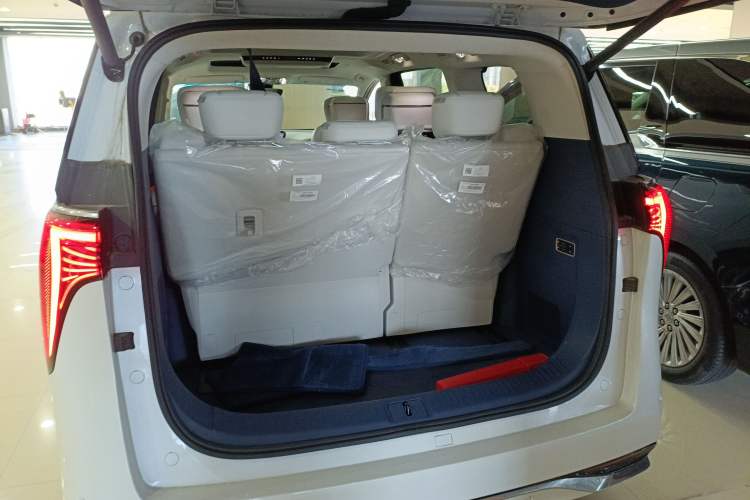 Used Buick Century 2025 2.0T Seven-Seater Yinshi Edition Trunk