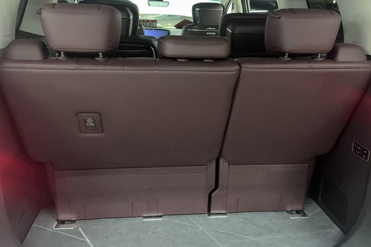Used Buick Century 2025 2.0T Seven-Seater Yinshi Edition Trunk