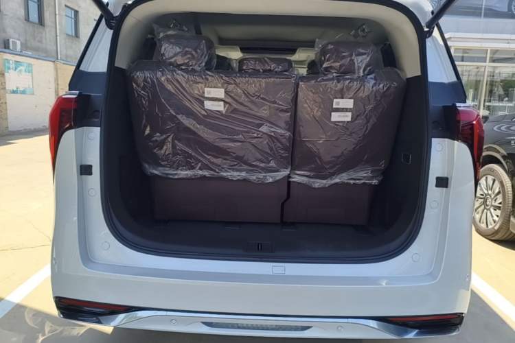 Used Buick Century 2025 2.0T Seven-Seater Yinshi Edition Trunk