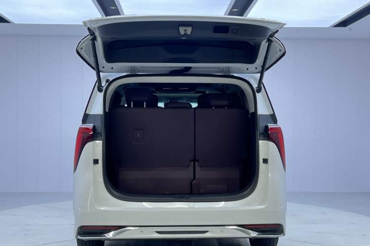 Used Buick Century 2025 2.0T Seven-Seater Yinshi Edition Trunk