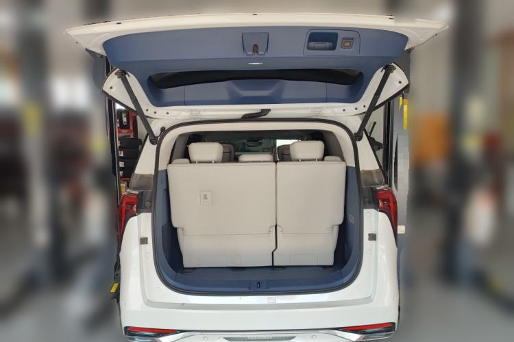 Used Buick Century 2025 2.0T Seven-Seater Yinshi Edition Trunk