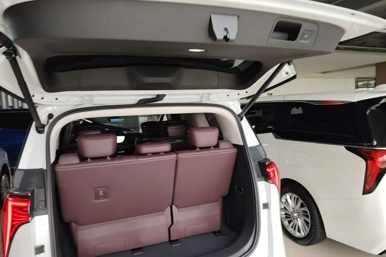Used Buick Century 2025 2.0T Seven-Seater Yinshi Edition Trunk