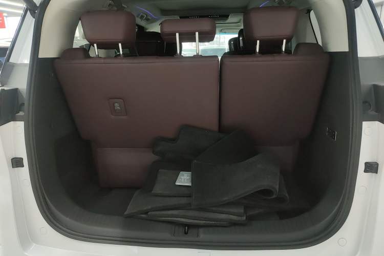 Used Buick Century 2025 2.0T Seven-Seater Yinshi Edition Trunk